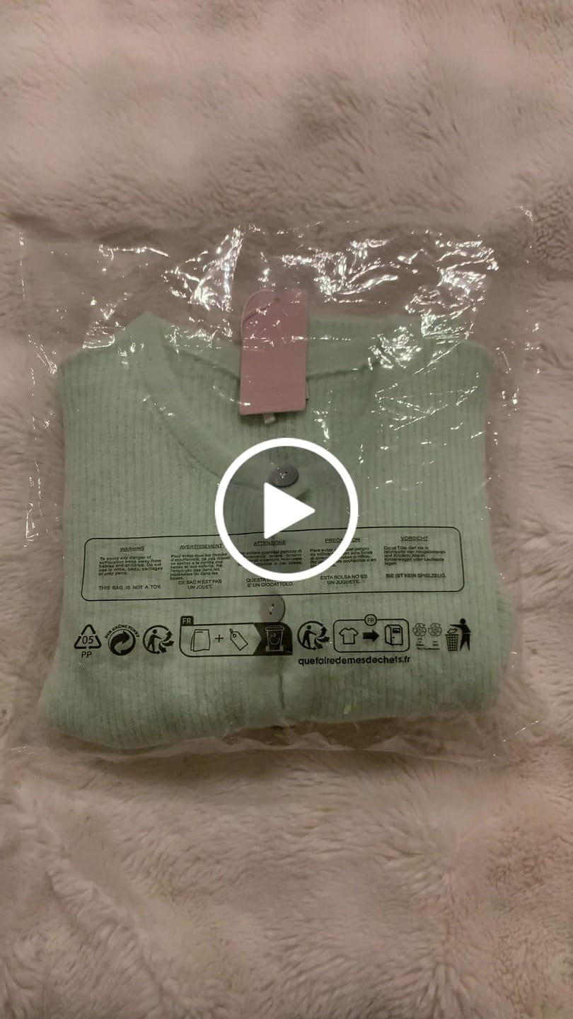 Customer video review of Kurzarm-Strickcardigan