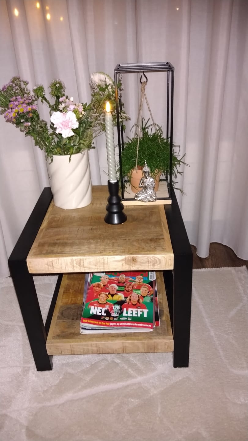 Customer photo review of Salontafel Bijzettafel Industrieel Design | Mangohout en Staal | 50x50x45