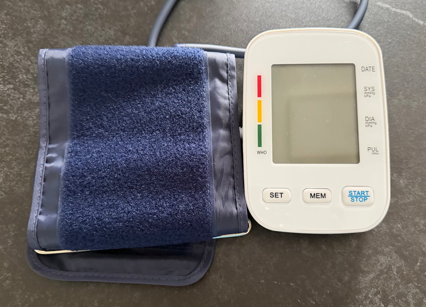 Customer photo review of Blutdruckmessgerät V8 Pro – Vollautomatische Messung mit klinisch getesteter Genauigkeit, komfortabler Manschette und Arrhythmie-Erkennung für präzise Ergebnisse