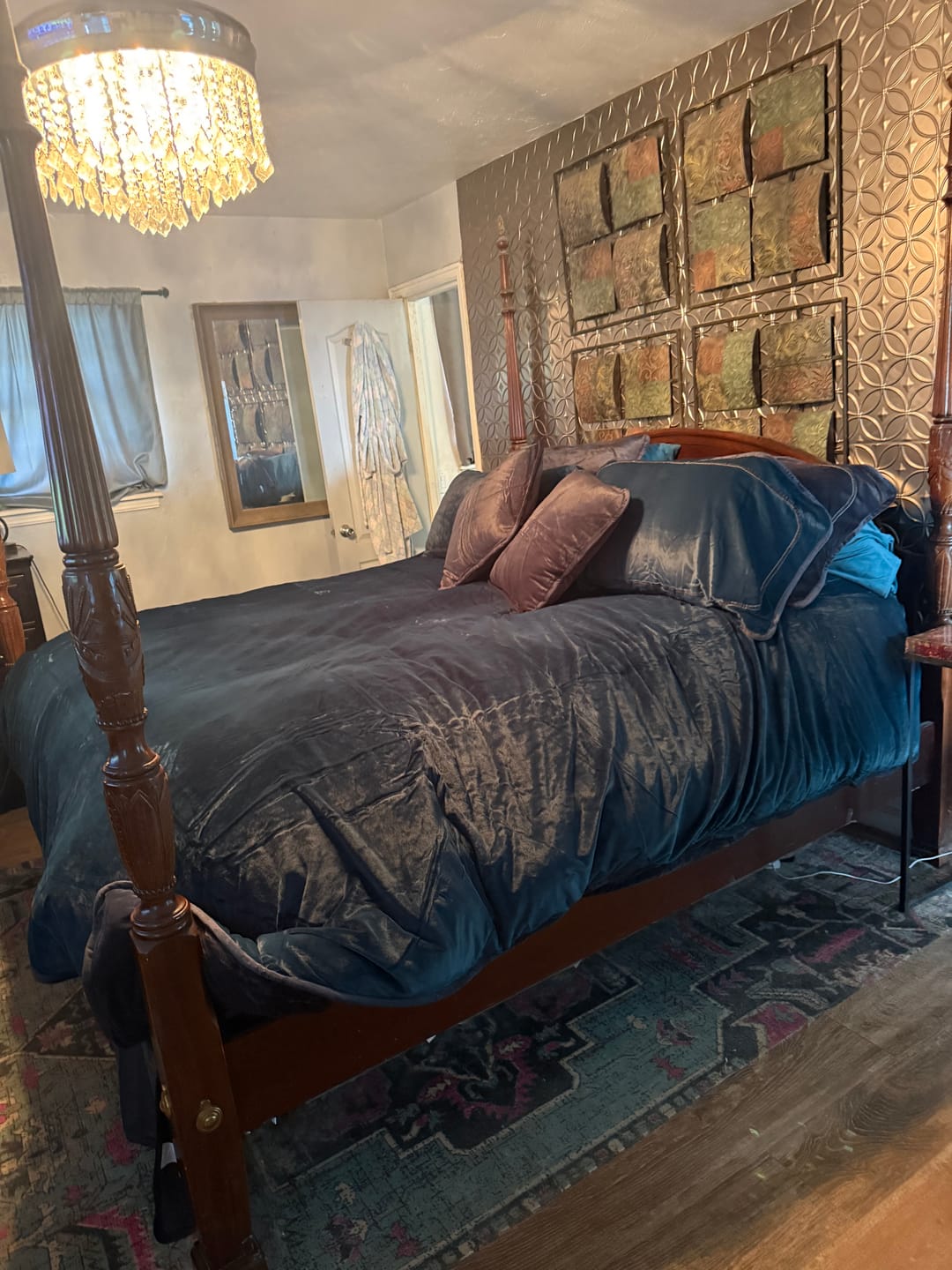 Customer photo review of The Velós Fine Velvet Bedding Set