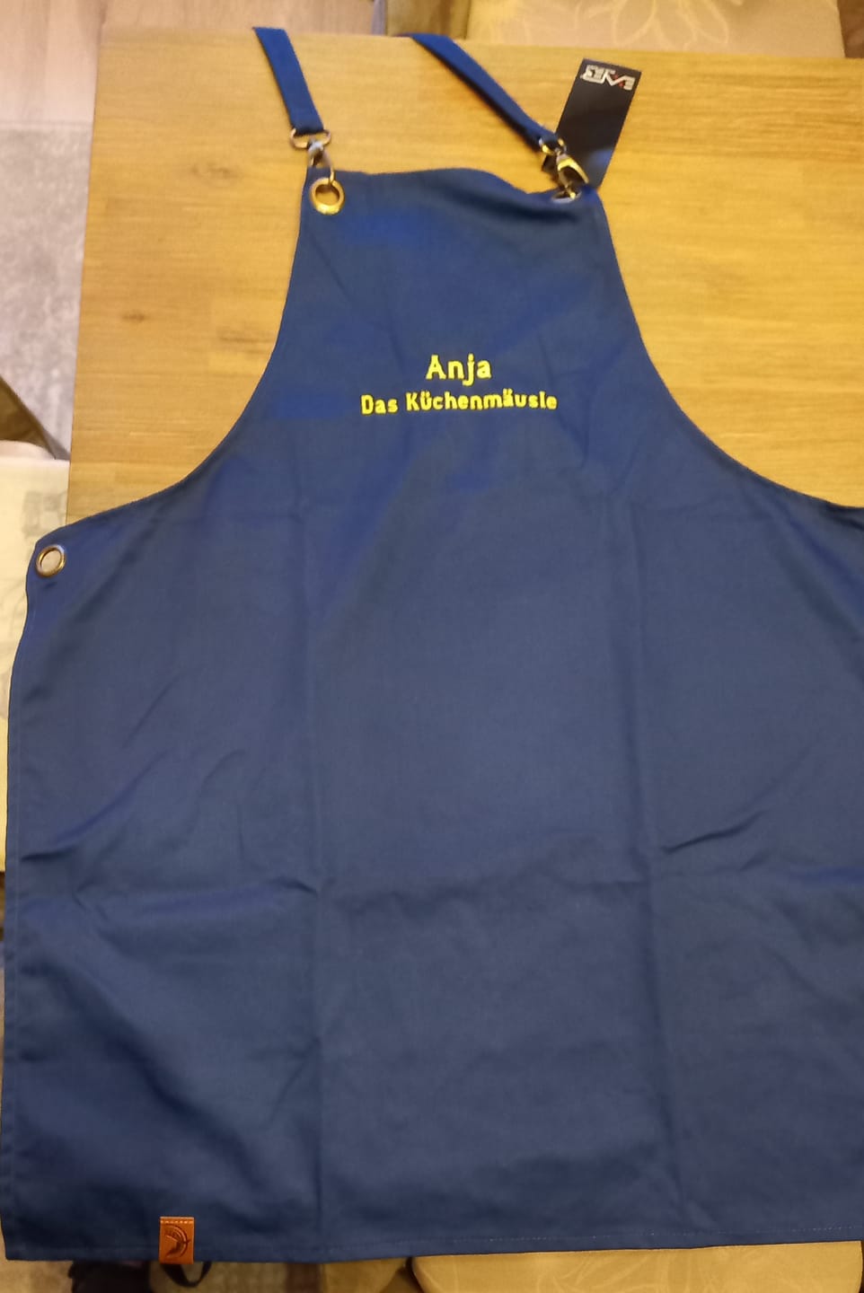 Customer photo review of Wolimbo Kurze Schürze mit Namen bestickt 68x77cm UNISEX