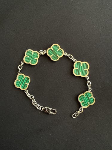 Reseña con foto de un cliente sobre Pulsera Green Clover