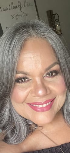 Customer photo review of Luvwin 13x4 Salt & Pepper Casual Wave Glueless Bob Wig 100% Human Hair