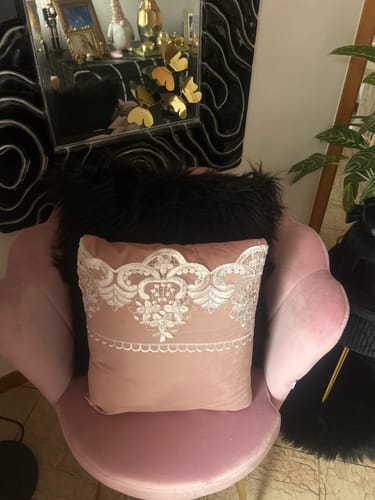 Customer photo review of Cuscini Arredo in Velluto e Balza con Pizzo Rebrodè 2pz, Cuscini divano Cipria By Sissy