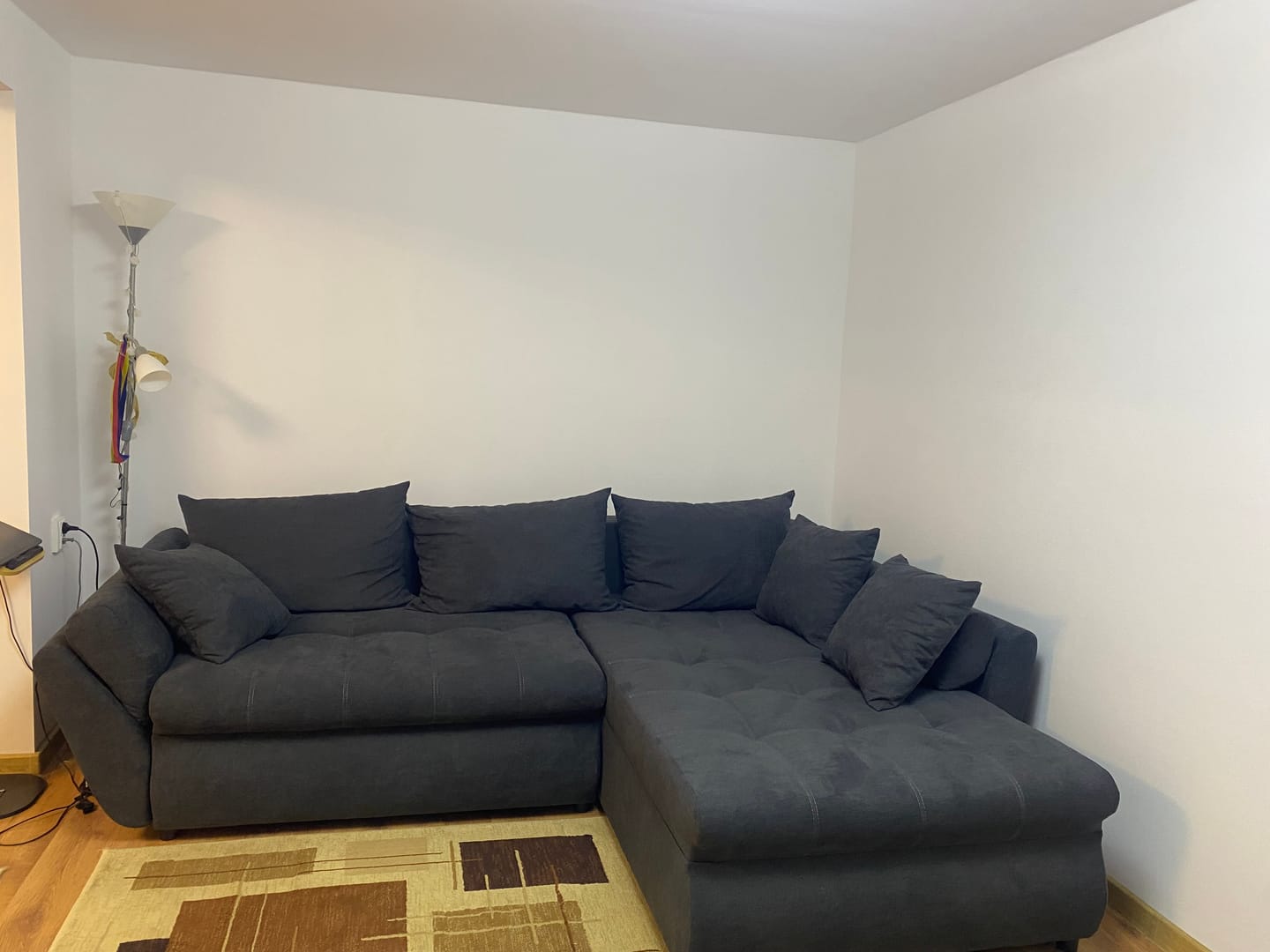 Customer photo review of Colțar extensibil dumonde cu ladă de depozitare si sezut confortabil din spuma HR, Loana Enjoy Grafit II 270x185 cm