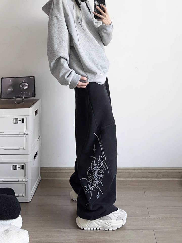 Customer photo review of Aelfric Eden Blade Baggy Barrel Sweatpants