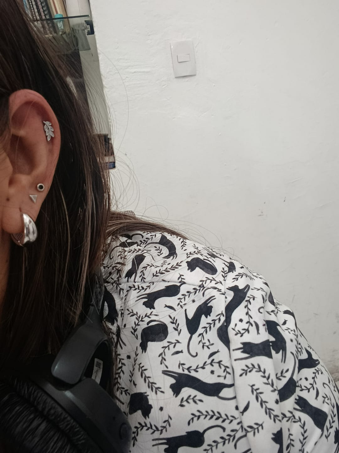 Customer photo review of Piercing Hojita de Laurel Rosca Plana