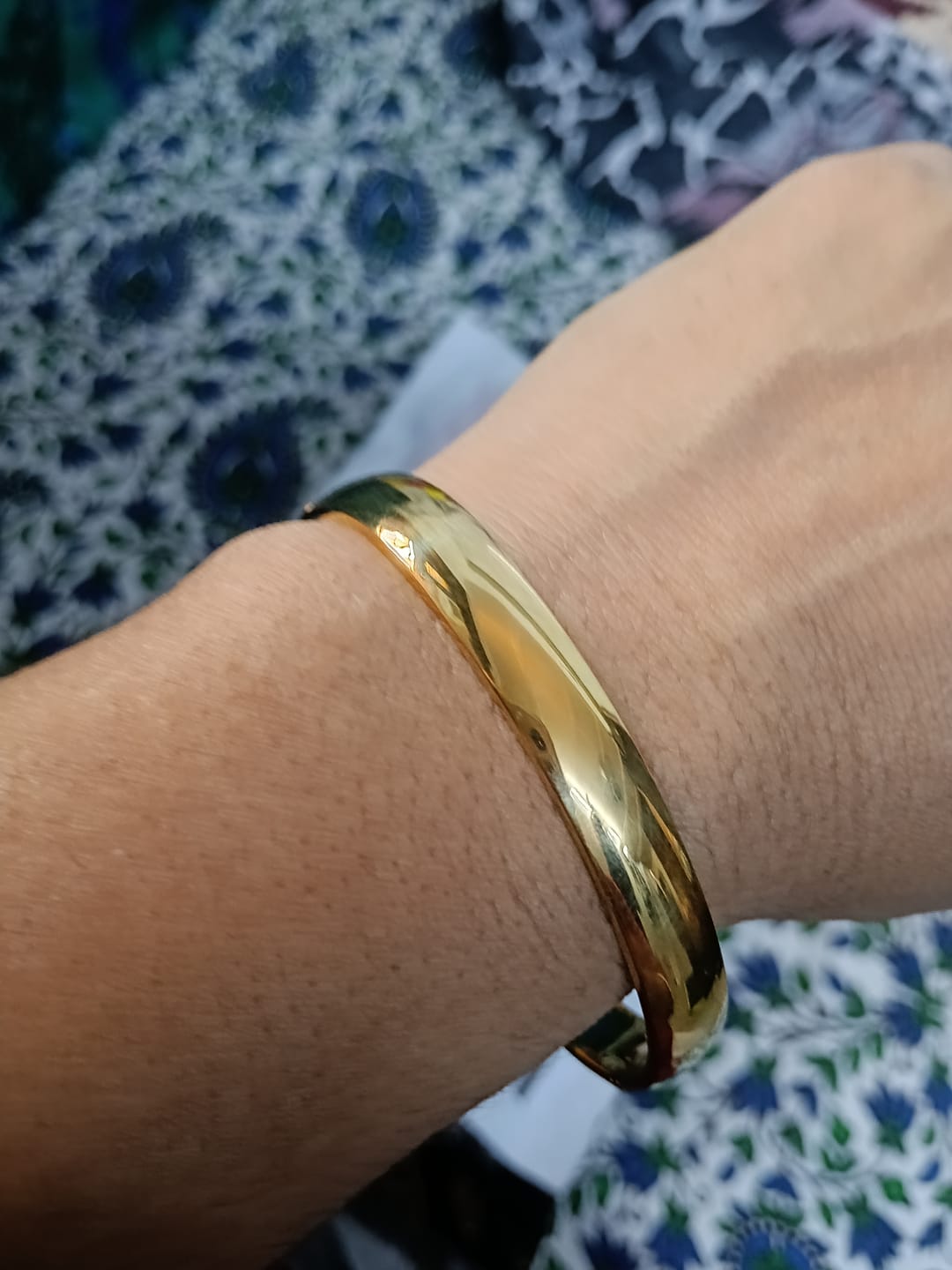 Customer photo review of Plain Gold Bangle Bracelet - 7 mm