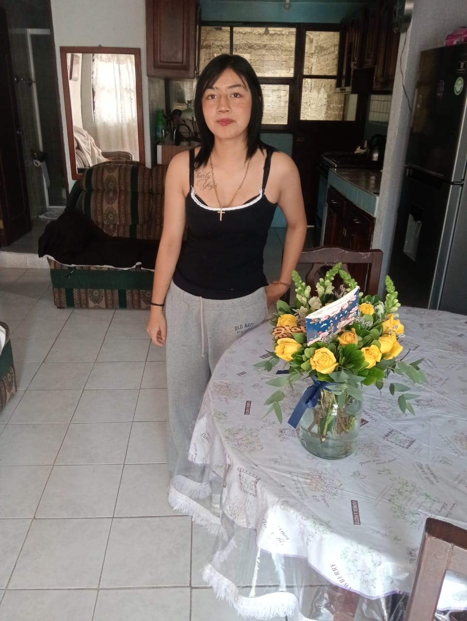 Customer photo review of Mango Tango - Rosa Amarilla con Perrito Blanco