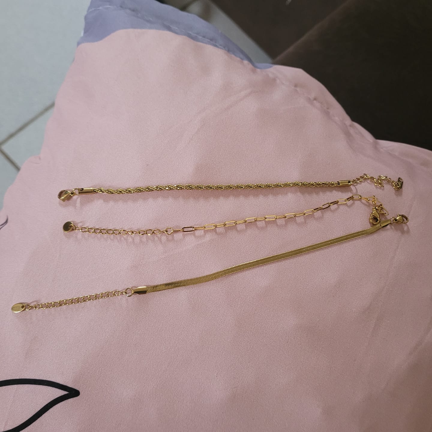 Customer photo review of Kit Pulseiras Essential Banhado em Ouro 18K