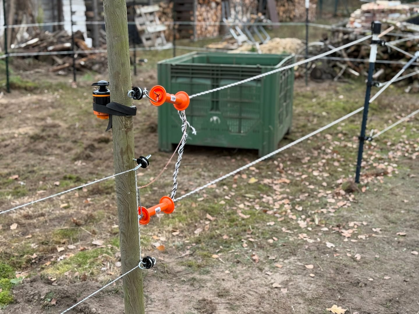Customer photo review of Feed-X - Automatischer Weidezaunöffner mit mechanischer Zeitschaltuhr, Flaschenzug, Elektroseil (3,3 m, doppelreihig)