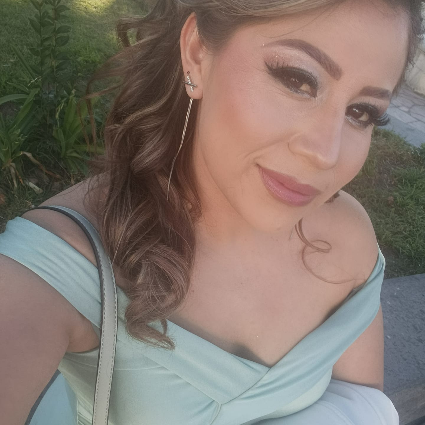 Customer photo review of Aretes Colgantes X con Zirconias