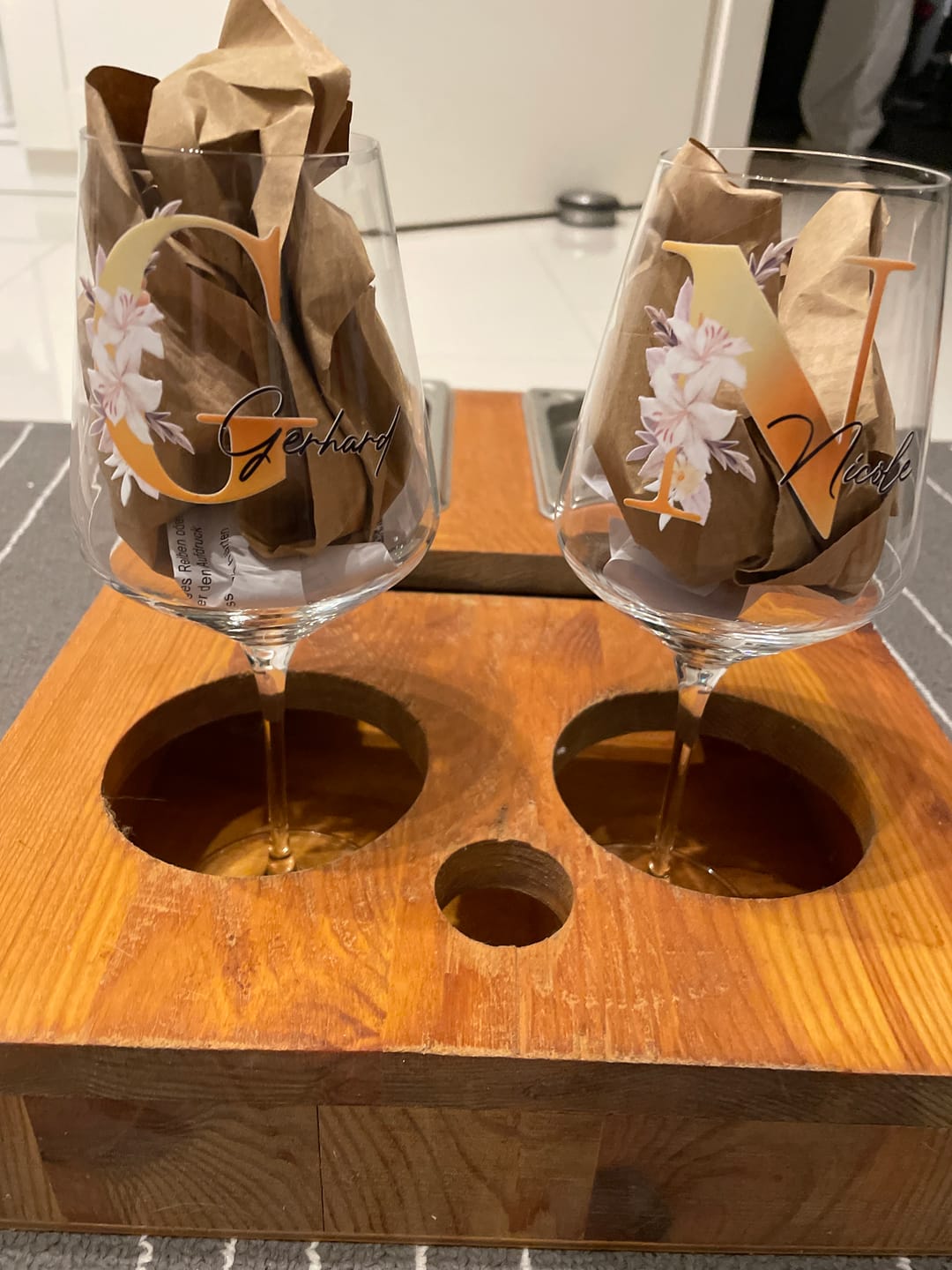 Customer photo review of Blume - Personalisiertes Weinglas mit Initiale und Namen für Dich und deine Freundinnen