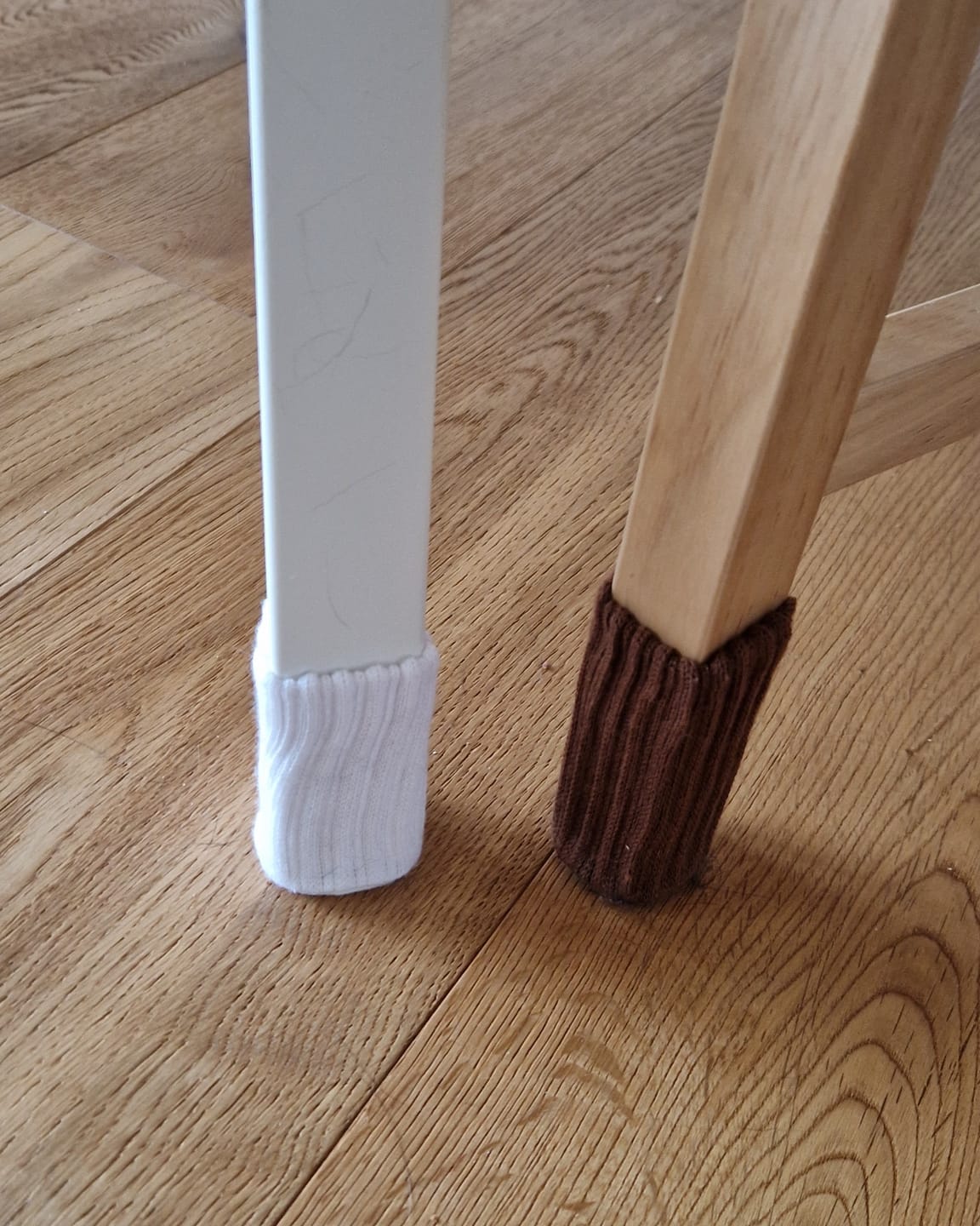 Customer photo review of Stuhlsocken Weiss 4er Set