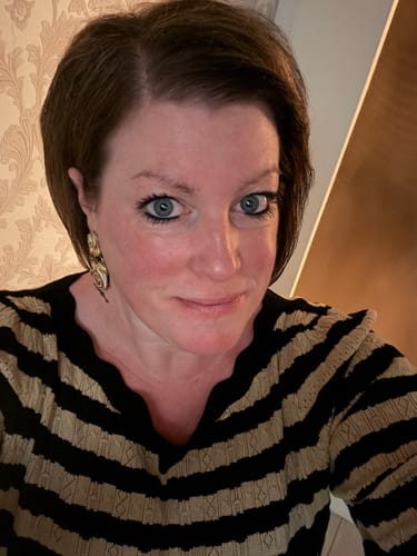 Customer photo review of Vorbestellbar - Florale Soutache-Ohrringe in Gold und Brauntönen