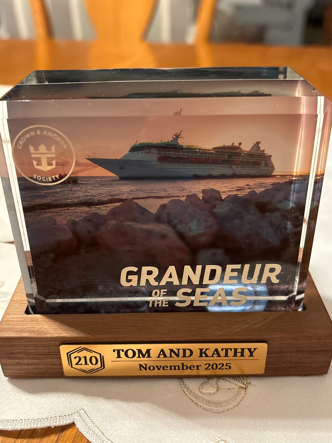 Customer photo review of Cruise Milestone crystal block base