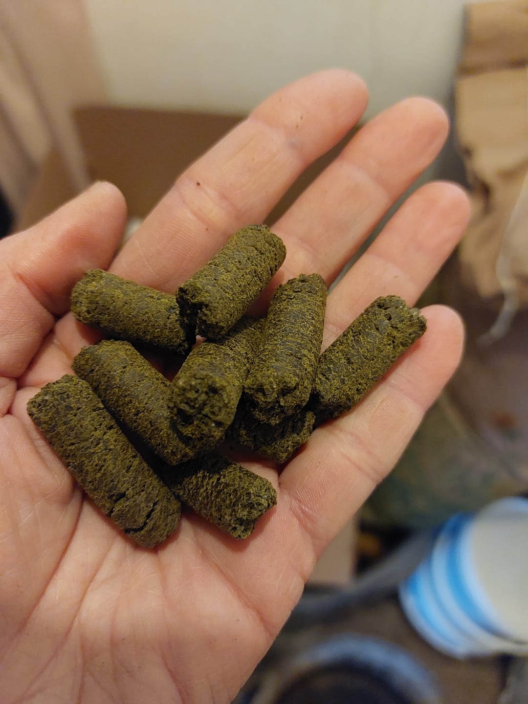 Customer photo review of PFERDESTARK Bio Hanfpellets für Pferde Pferdefutter 10kg Beutel
