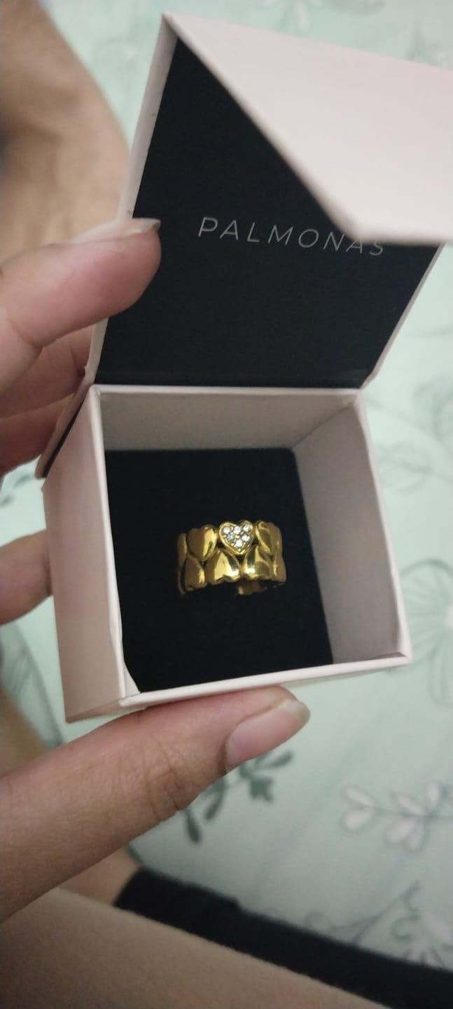 Customer photo review of Gold Hearts Band Ring