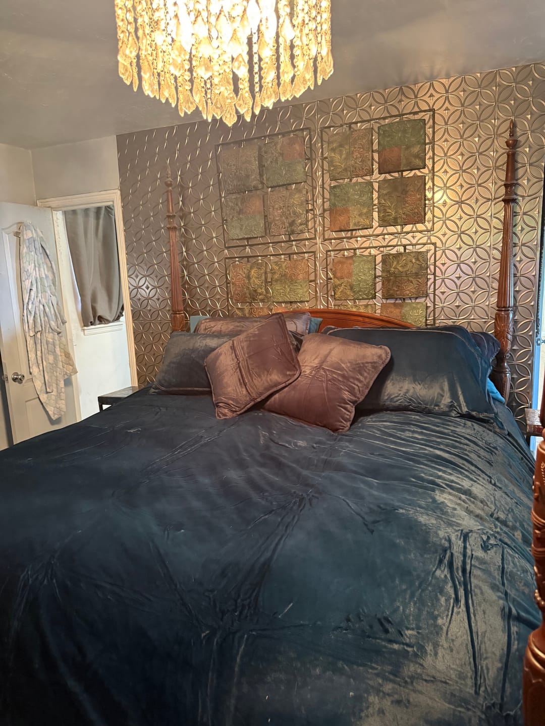 Customer photo review of The Velós Fine Velvet Bedding Set