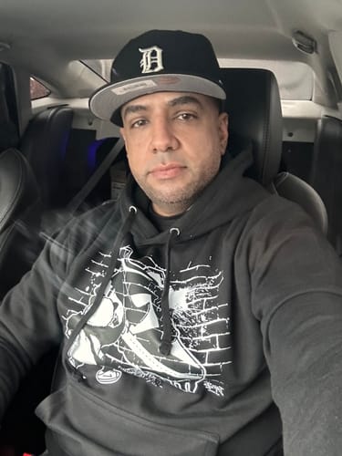 Customer photo review of Panda Artist SNRT Sneaker Tees - Dunk Panda