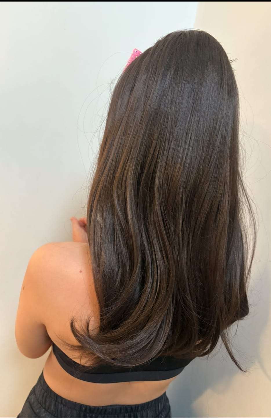 Customer photo review of Stranded 20" Blowout Clip-in Ponytail - Colour #4 Chocolate Dahlia