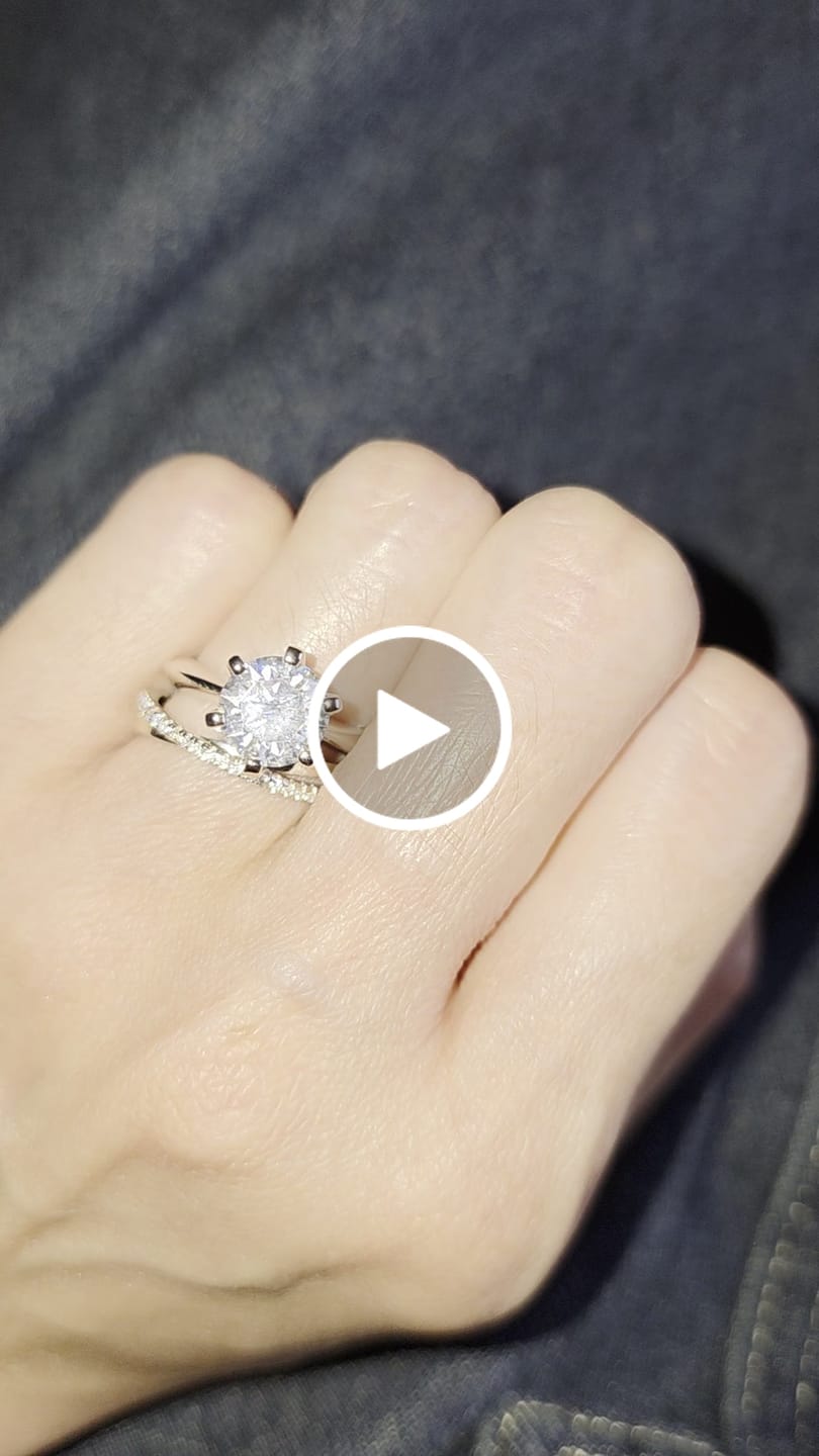 Customer video review of Aura Love Eternity Band with 7 Sparkling Moissanite Gems - Platinum Plated