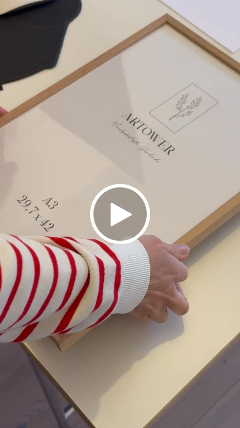 Customer video review of Artower® Bilderrahmen Natur Holz Eiche Dünner Rahmen