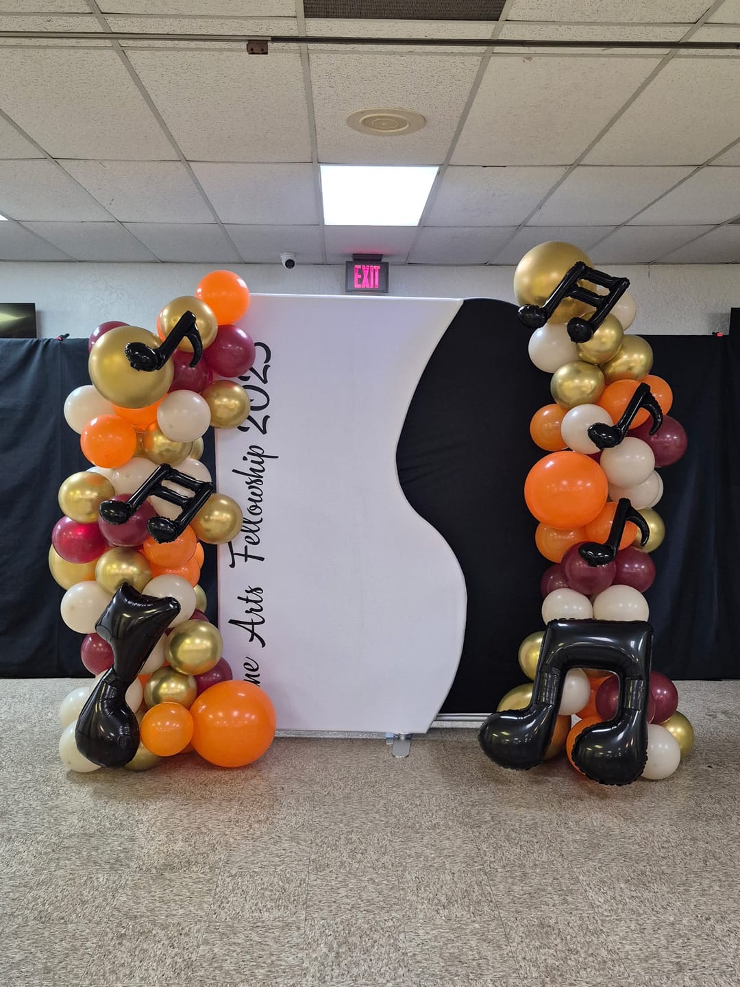 Customer photo review of 4x7ft Half Vase Backdrop Metal Frame Stand for Birthday Event Decoration