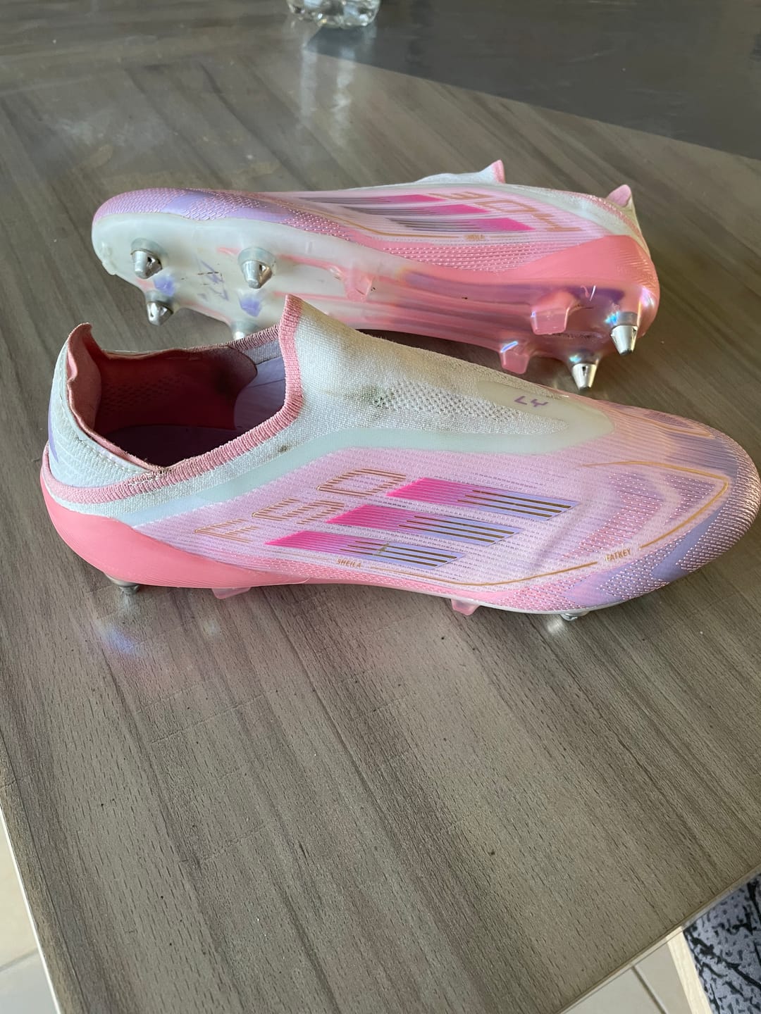 Customer photo review of F50 Elite Laceless SG Lamine Yamal 304 - Rose clair/Purple Glow/Lite Pink ÉDITION LIMITÉE