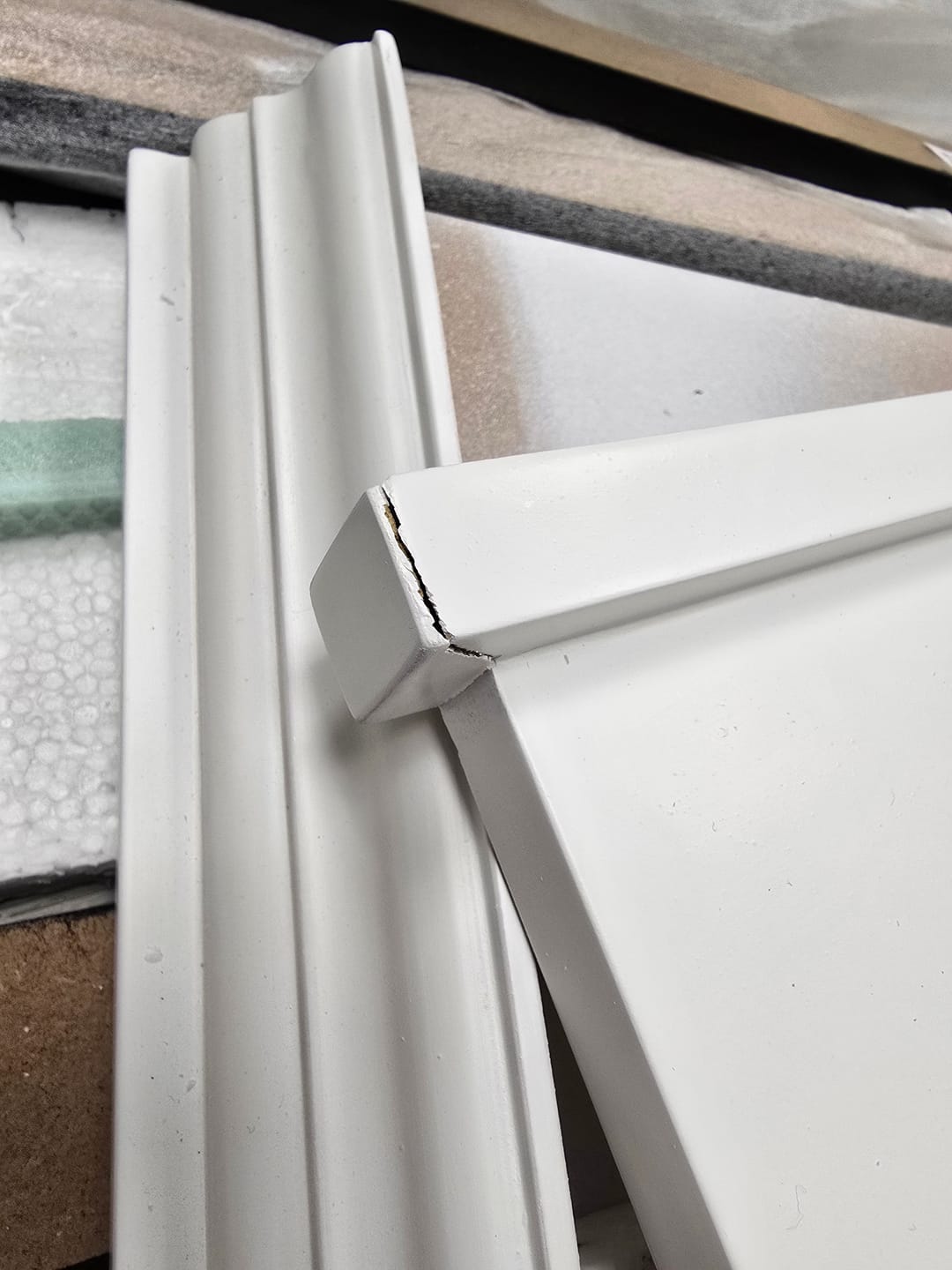 Customer photo review of Semineu ECOFLAME PRO - Lisabona white, flacara 3D de 23 inci cu teme de culoare, incalzire infrared si sunet