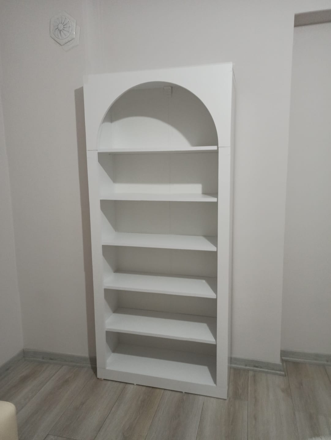 Customer photo review of Rani HC116 Kitaplık 6 Raflı Çalışma Odası Kütüphane Modern Duvar Rafı Beyaz