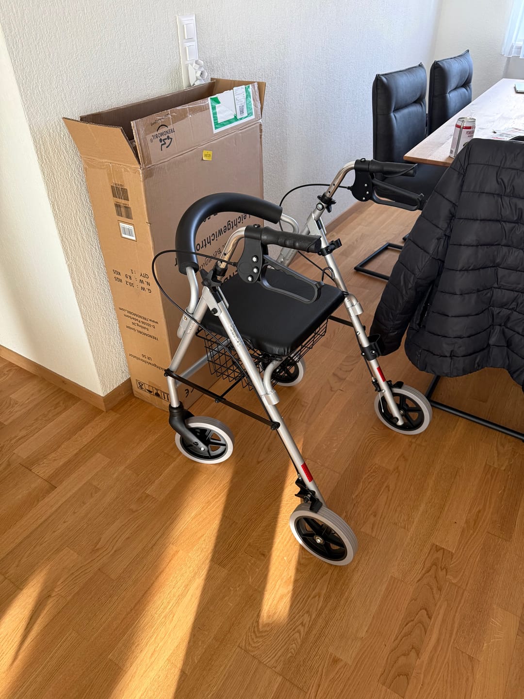 Customer photo review of Trendmobil Rollator nur 6,7 kg - inkl. Korb und Stockhalterung