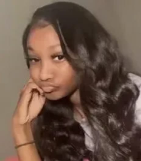 Customer photo review of Wavymy Layered Cut Loose Wave Pre-bleached Wear Go Glueless 7x5 Lace Closure Wigs 180% Density
