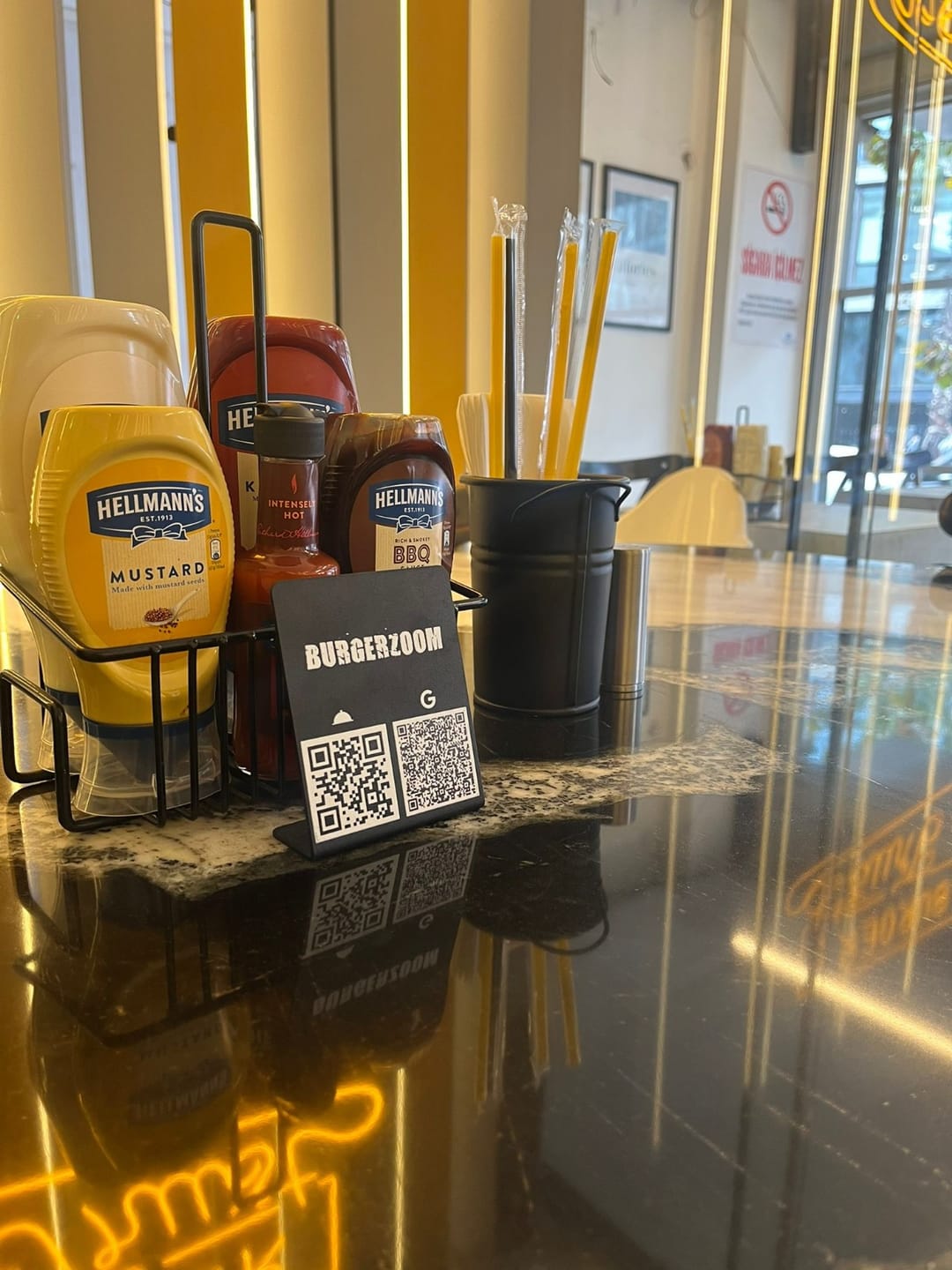 Customer photo review of Metal QR Menü Standı