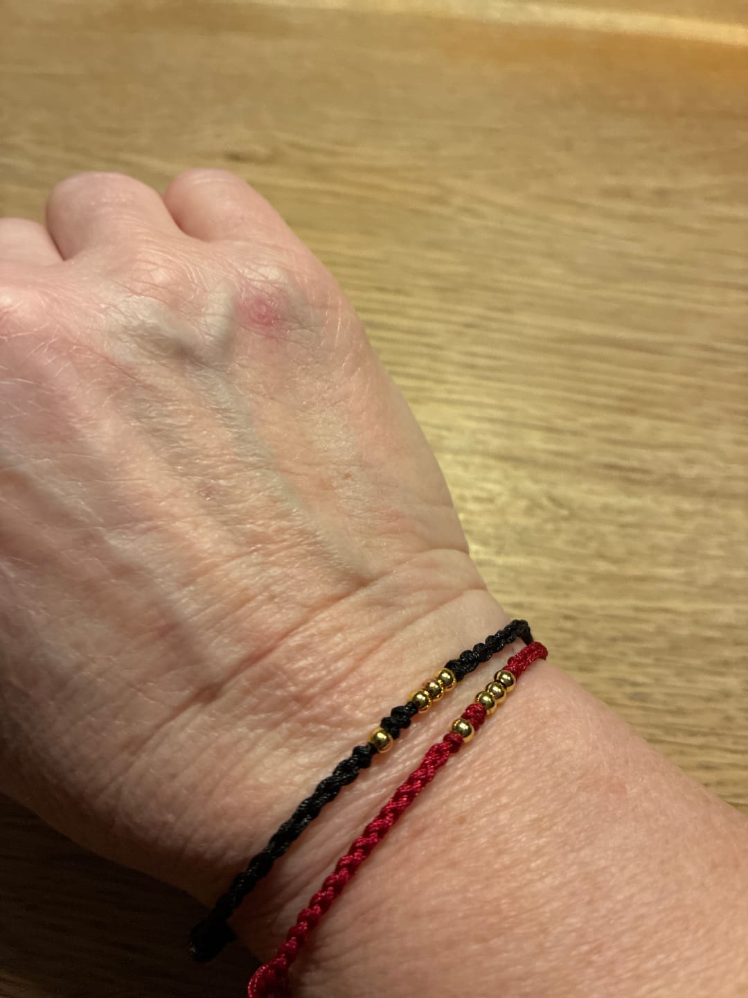 Customer photo review of Tibetisches Glücksarmband mit kleinen Perlen