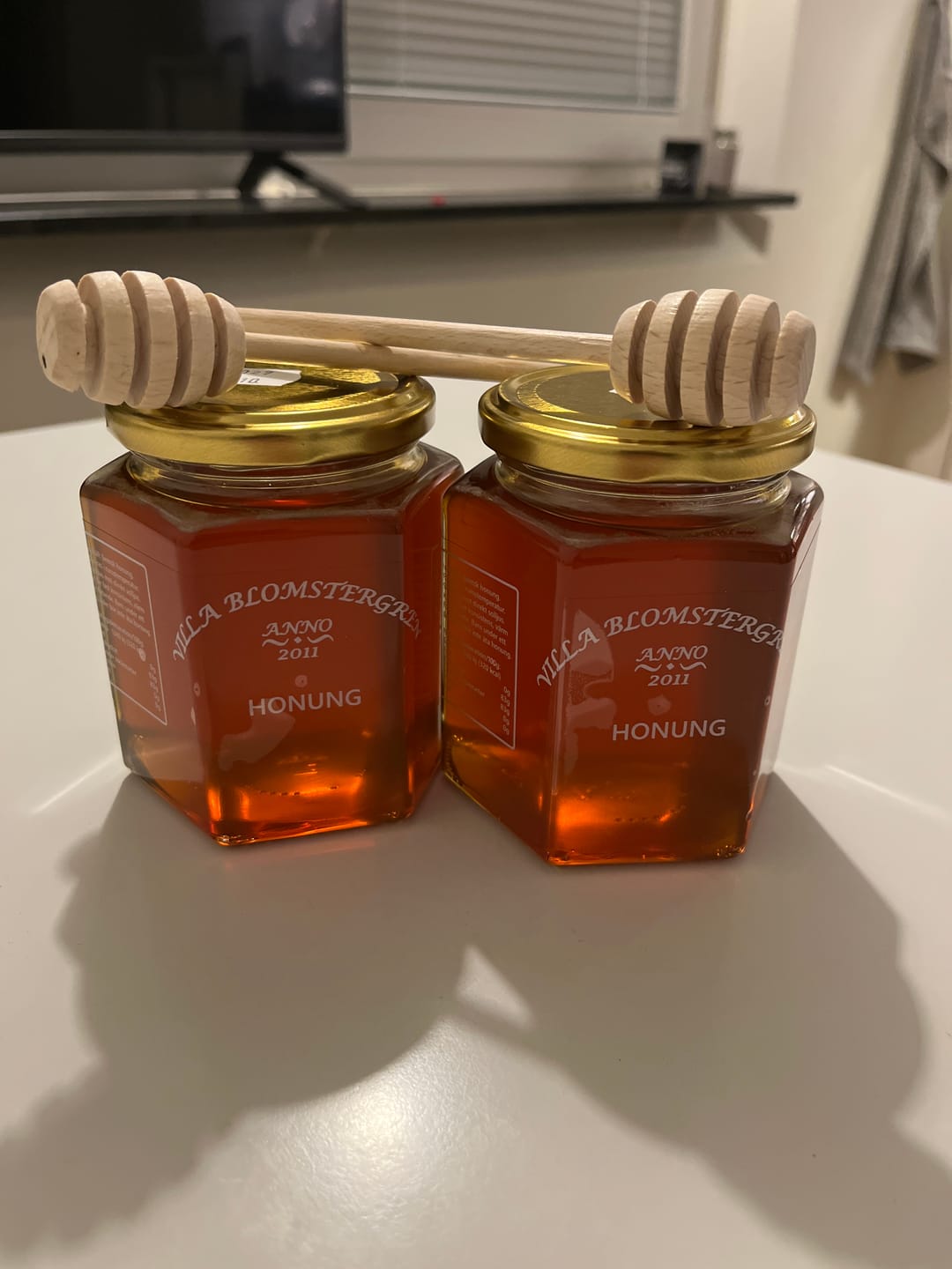 Customer photo review of 2 kg flytande honung med 2st honungspinnar och fri frakt för 538kr!