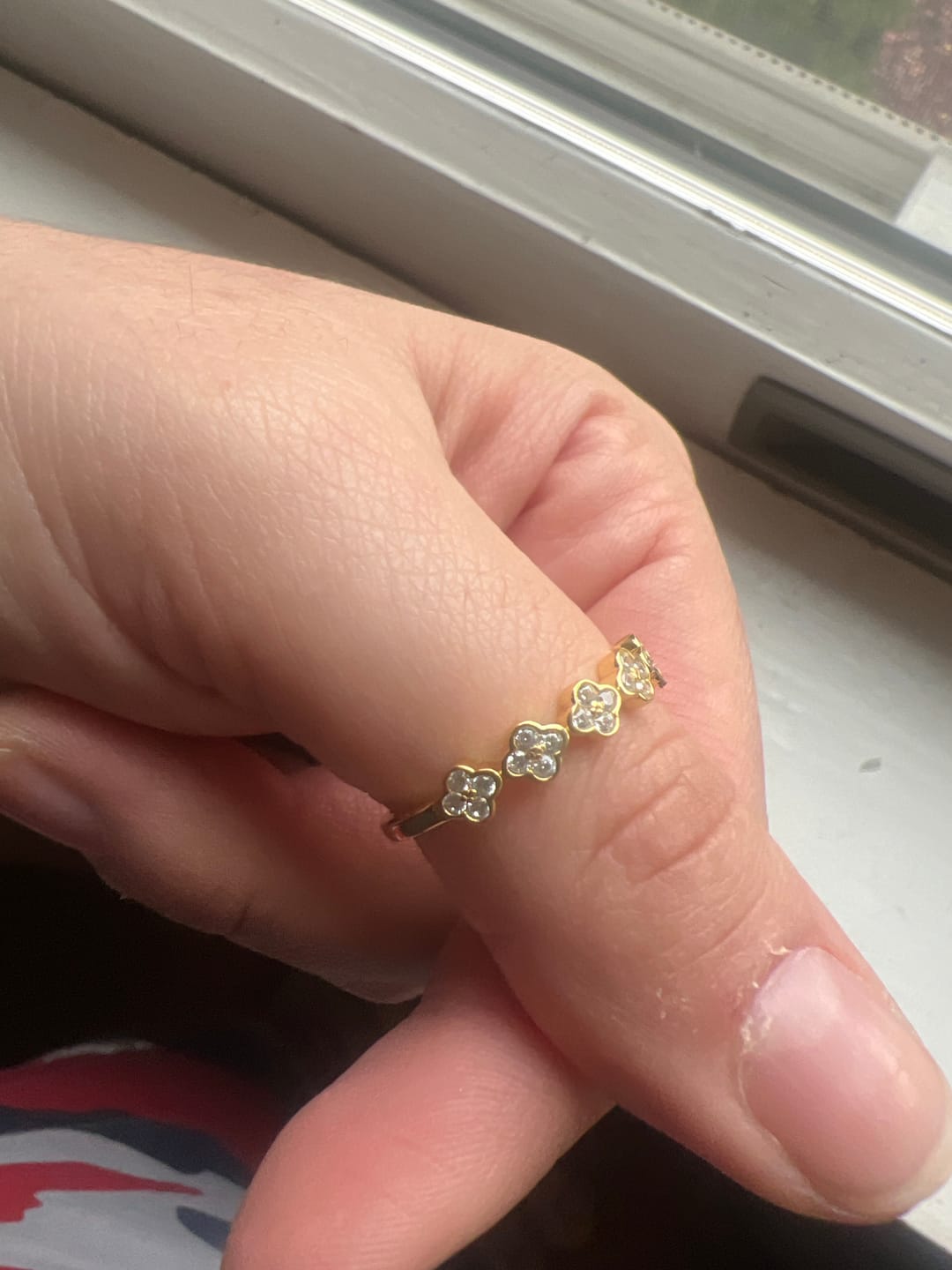 Customer photo review of Linda 18k White Gold Plated Clover Flower Ring with Swarovski Crystals