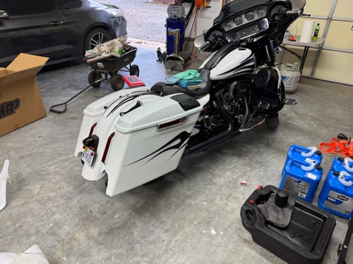 Customer photo review of HR3 White Amethyst With Black Licorice Flames 5" Stretched Extended Saddlebags with 5*7" speaker lids For Harley Touring 2014-2023