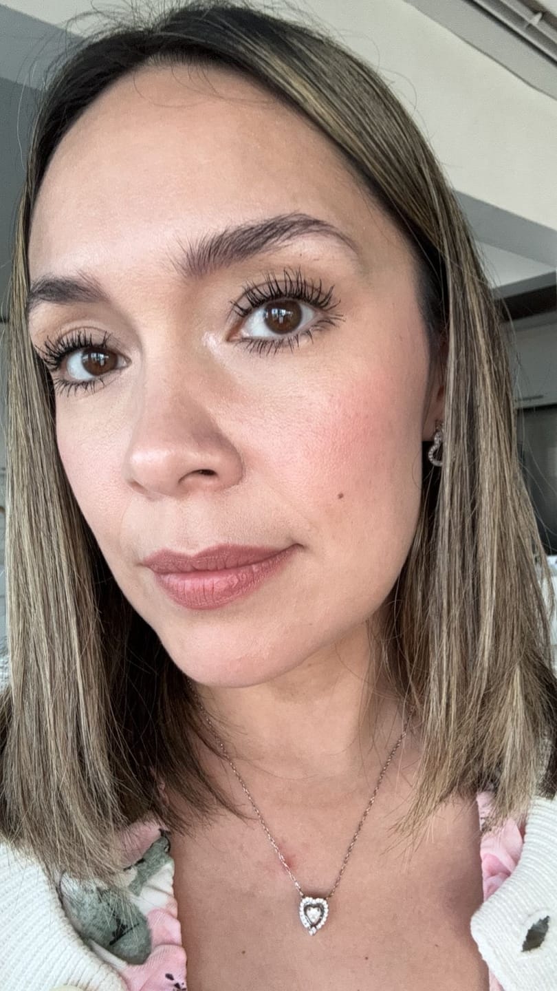 Customer photo review of Suero para crecimiento de pestañas y cejas