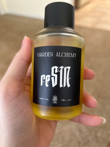 Customer photo review of reSIN body oil