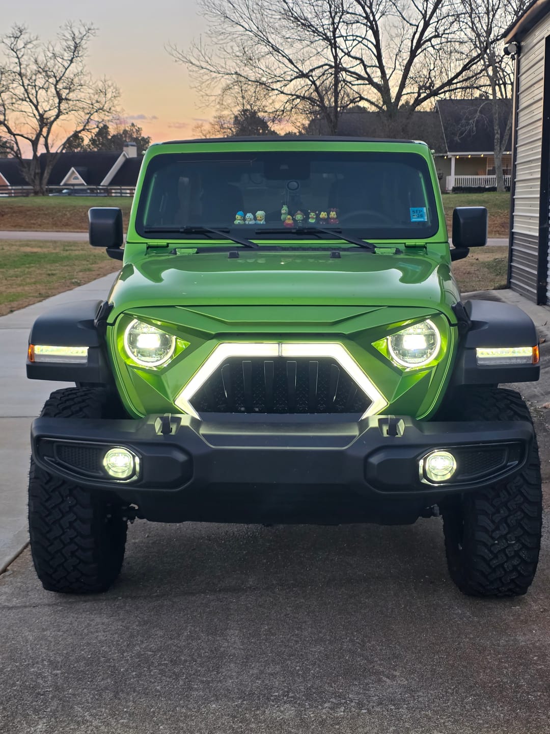 Customer photo review of Goliath Grille W/ LED DRL and Turn Signals - Matte Black For 18+ Jeep Wrangler JL & Gladiator JT