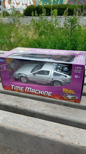 Customer photo review of Back To The Future I Delorean Escala 1:24 - Welly