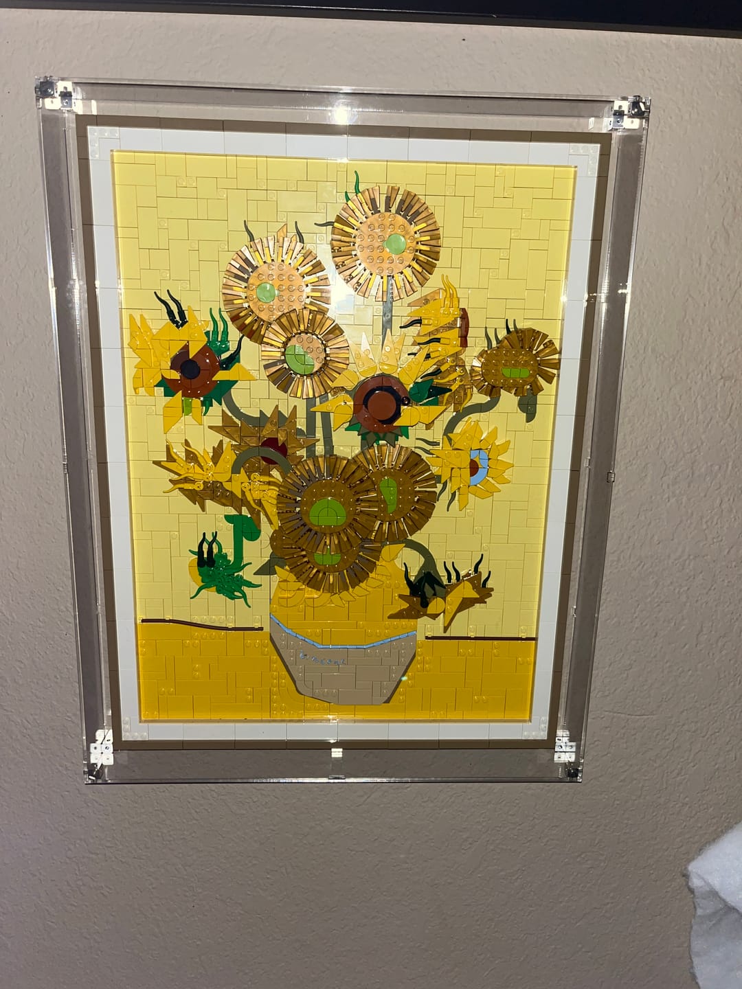 Customer photo review of Wall Mounted Display Case for LEGO® 31215 Art Vincent van Gogh – Sunflowers