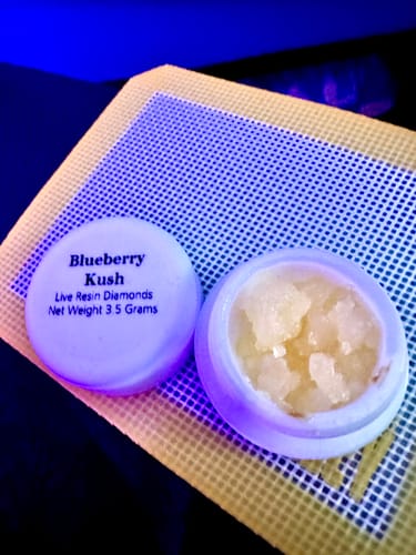 Customer photo review of Blueberry Kush | Live Resin Diamonds