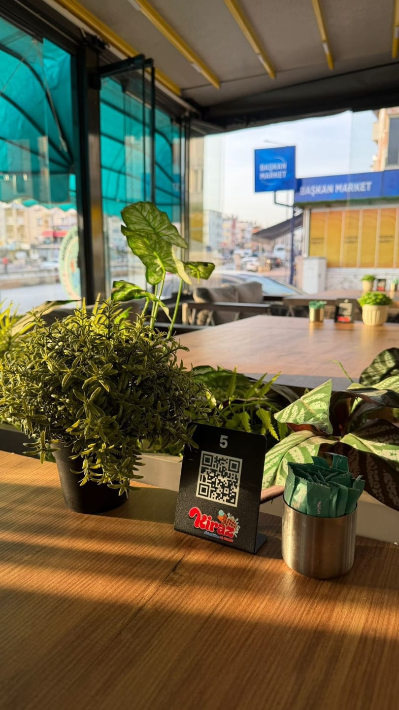 Customer photo review of Metal QR Menü Standı