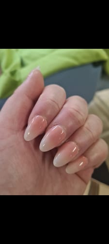 Customer photo review of Dreamy Fade | Salon Quality Press-on Nails Kit -Dreamy Fade-Short Almond Ombre Pink