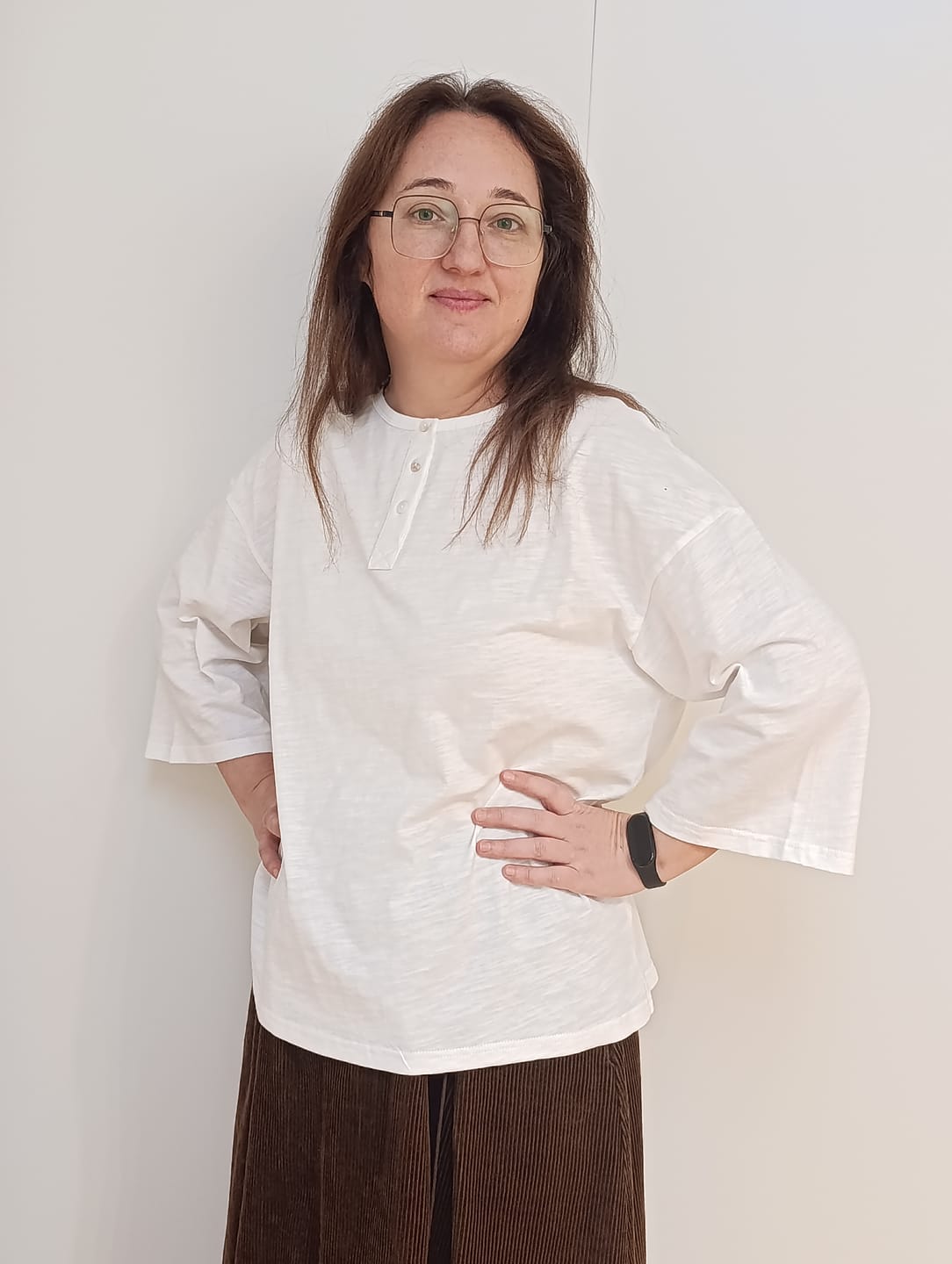 Customer photo review of Plus Size Women Summer Casual Pure Color O-Neck 100%Cotton Shirt