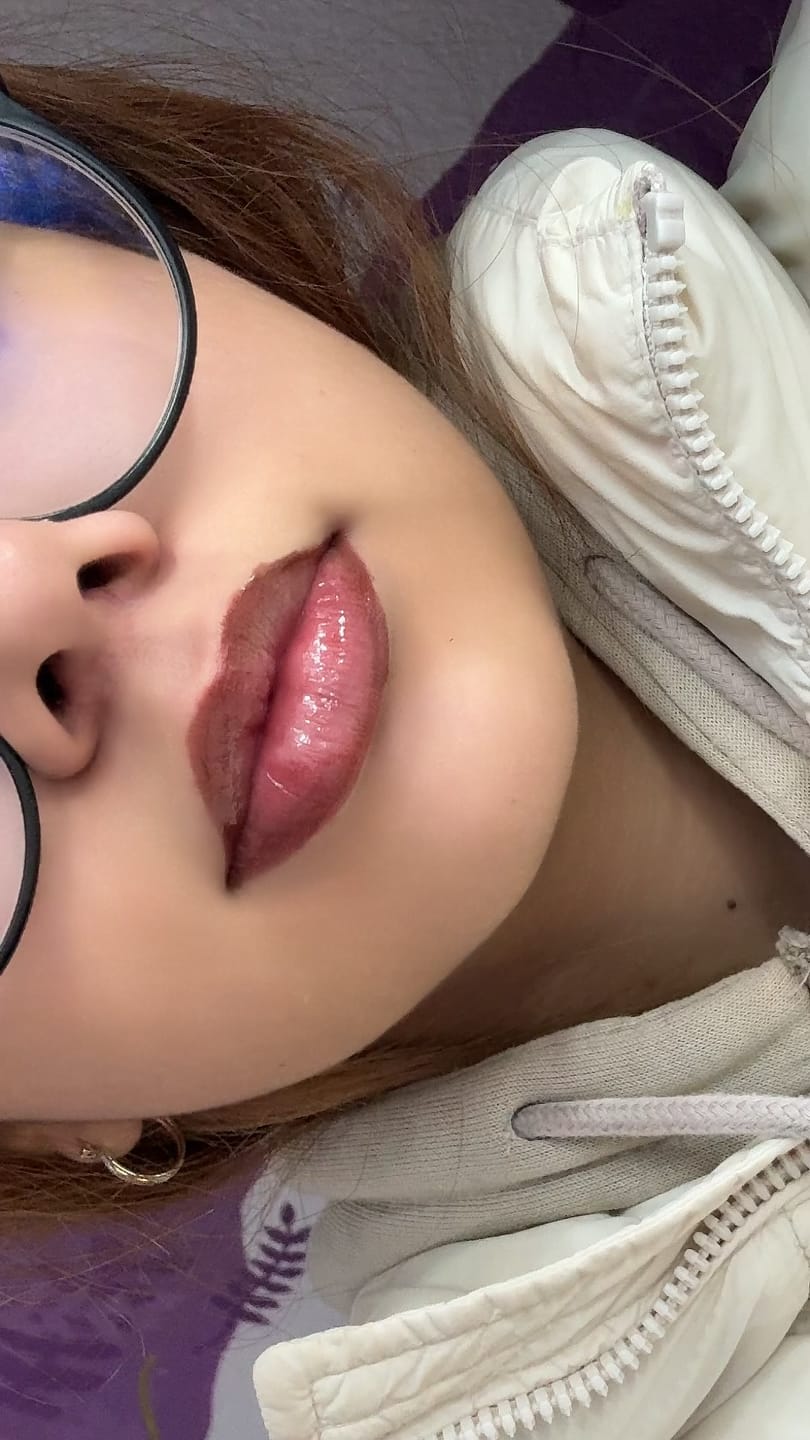 Customer photo review of Lip oil Ceniza