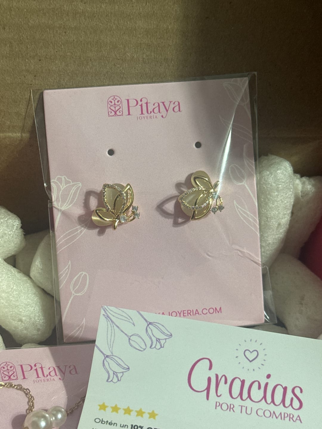 Customer photo review of Aretes Butterfly Gold