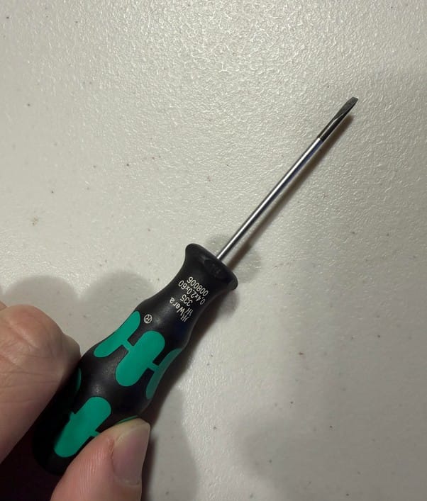 Customer photo review of Wera 335 Screwdriver for slotted screws, 0.4 x 2 x 60 mm